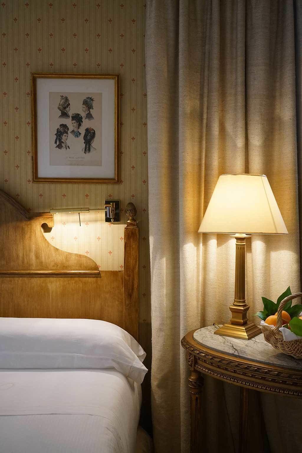 Hotel Landa Burgo Exterior foto A table lamp