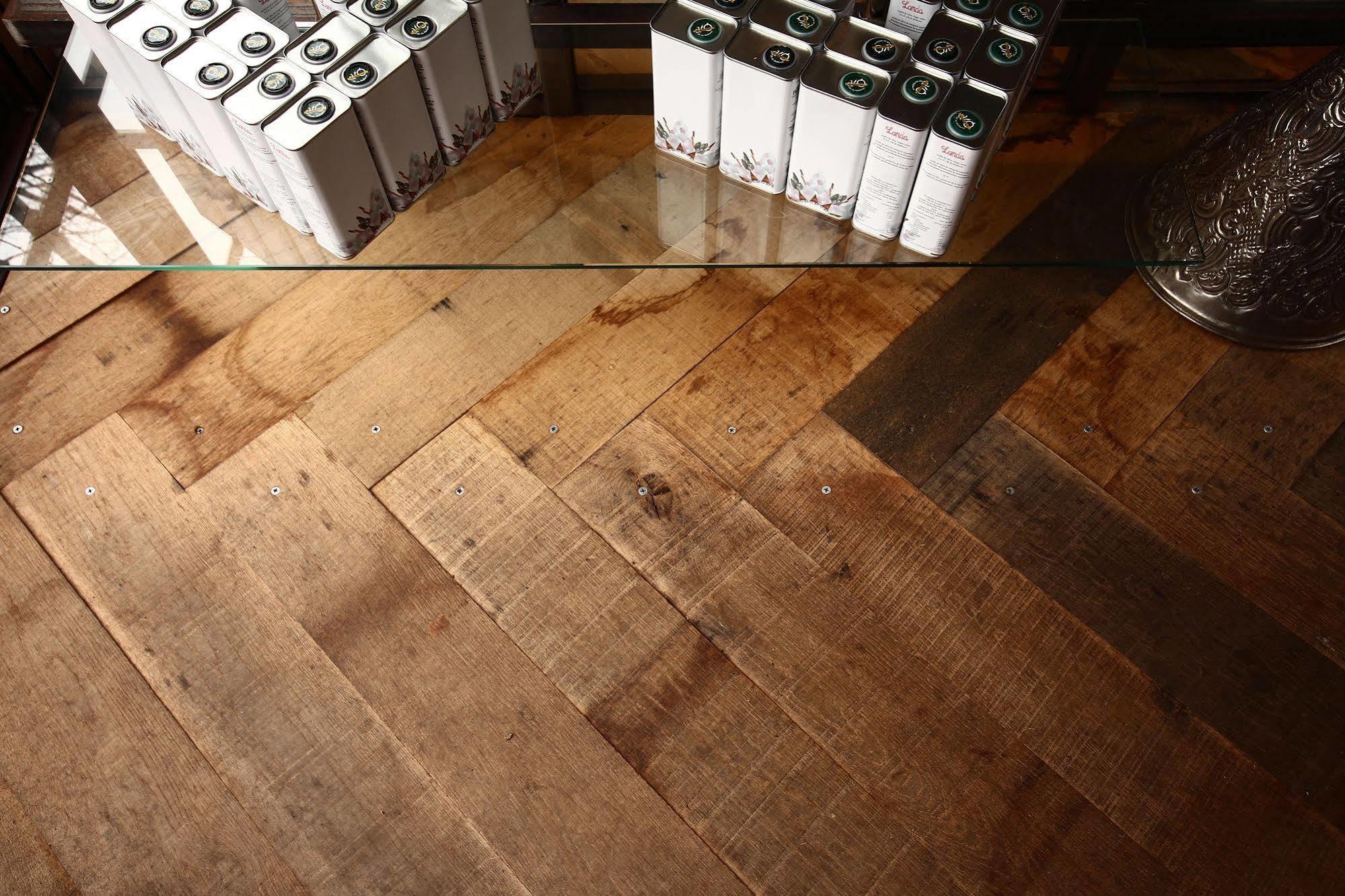 Hotel Landa Burgo Exterior foto A floor made of maple wood